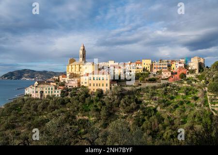 Cervo - borgo medievale situato sulla costa ligure Foto Stock