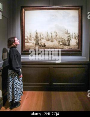 Londra UK 21 febbraio 2023 la Battaglia di Scheveningen, 10.08.1653 di Willem Van De Velde il Vecchio. Il Museo Marittimo Nazionale ospita la più grande collezione di opere d’arte di Van de Veldes al mondo ed è un centro storico di competenza di Van de Velde. Questa mostra celebrerà questi maestri dimenticati e la loro pratica, segnando 350 anni dal loro arrivo in Inghilterra.2 Marzo 2023 – 14 Gennaio 2024 Paul Quezada-Neiman/Alamy Live News Foto Stock