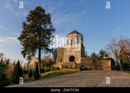 Campanile nel Convento Khobi, monastero ortodosso georgiano XIII secolo. Foto Stock