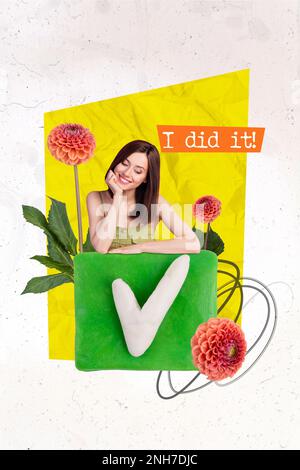 Verticale arte foto banner di positivo sorridente ragazza verde zecca successo approvare lavoro qualificato fatto correttamente isolato su sfondo giallo Foto Stock