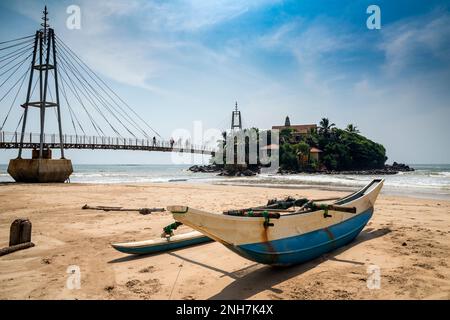 Tempio buddista di Paravi Duwa, percorso dell'isola d'Oro, Matara, Distretto di Matara, Sri Lanka Foto Stock