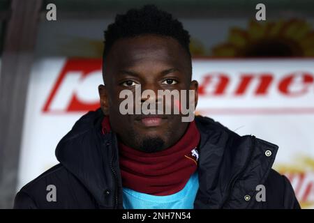 Torino, Italia. 20th Feb, 2023. Ronaldo Vieira del Torino FC guarda durante la Serie Una partita di calcio tra Torino FC e noi cremonesi allo Stadio Olimpico il 20 febbraio 2023 a Torino. Credit: Marco Canoniero/Alamy Live News Foto Stock