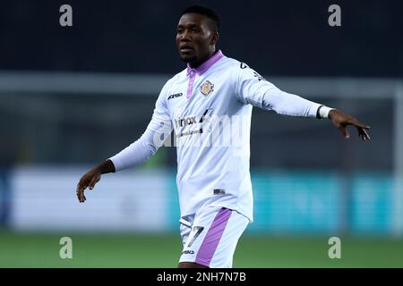Torino, Italia. 20th Feb, 2023. David Okereke di noi Cremonese gesti durante la Serie Una partita di calcio tra Torino FC e noi Cremonesi allo Stadio Olimpico il 20 febbraio 2023 a Torino. Credit: Marco Canoniero/Alamy Live News Foto Stock