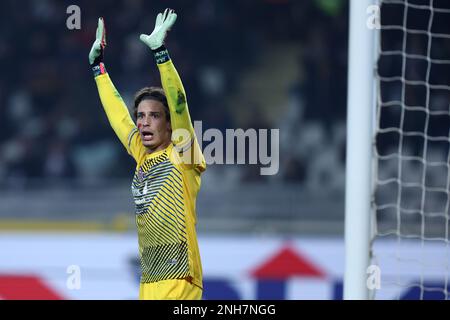 Torino, Italia. 20th Feb, 2023. Marco Carnesecchi di noi Cremonese gesti durante la Serie Una partita di calcio tra Torino FC e noi Cremonesi allo Stadio Olimpico il 20 febbraio 2023 a Torino. Credit: Marco Canoniero/Alamy Live News Foto Stock
