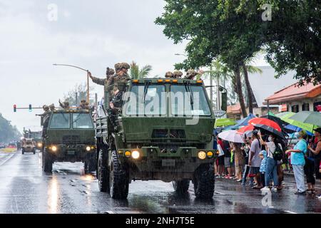 HAGÅTÑA, Guam (25 luglio 2022) - i membri del servizio rappresentano le loro unità durante la 78th° parata della Giornata di liberazione di Guam a Hagåtña, 21 luglio. La leadership militare, i funzionari governativi e i residenti locali hanno celebrato la liberazione dell’isola da parte delle forze americane durante la seconda guerra mondiale Foto Stock