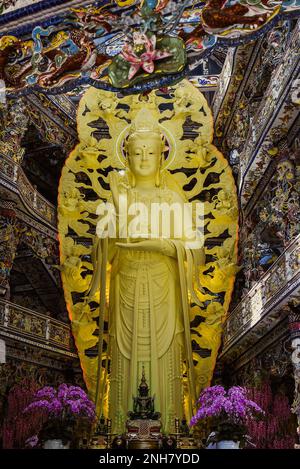 Da Lat, Vietnam - 10 Febbraio 2023: Linh Phuoc Pagoda o VE Chai Pagoda Foto Stock