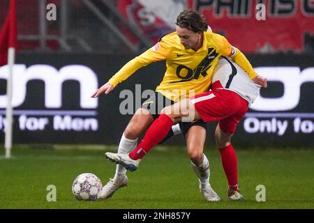 UTRECHT, PAESI BASSI - FEBBRAIO 20: Odysseus Velanas del NAC Breda batte per la palla con Eliano Reijnders del FC Utrecht U23 durante la partita olandese di Keukenkampioendivisie tra Jong FC Utrecht e NAC Breda allo Stadion Galgenwaard il 20 Febbraio 2023 a Utrecht, Paesi Bassi (Foto di Joris Verwijst/Orange) Foto Stock