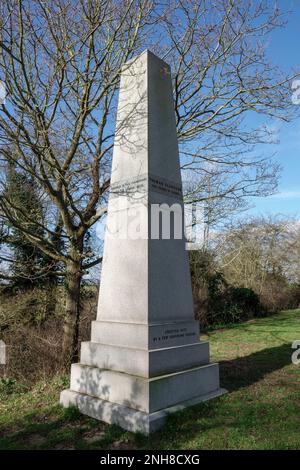 L'Obelisco di Thomas Clarkson, la Chiesa di Santa Maria, Playford, Suffolk, Inghilterra Foto Stock