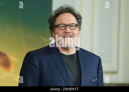 Madrid, Spagna. 21st Feb, 2023. Il regista Jon Favreau, promuove la terza stagione della serie Disney originale, Star Wars: Il Mandaloriano al Ritz Carlton Hotel di Madrid. Credit: SOPA Images Limited/Alamy Live News Foto Stock