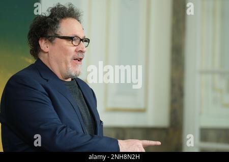 Madrid, Spagna. 21st Feb, 2023. Il regista Jon Favreau, promuove la terza stagione della serie Disney originale, Star Wars: Il Mandaloriano al Ritz Carlton Hotel di Madrid. Credit: SOPA Images Limited/Alamy Live News Foto Stock