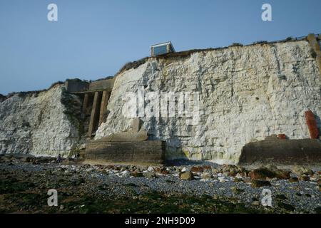 L'erosione della parete della scogliera a Stone Bay a Broadstairs, kent, in inverno Foto Stock