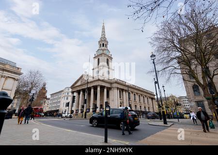 St Martin-in-the-Fields situato all'angolo nord-est di Trafalgar Square, l'attuale edificio costruito in un design neoclassico da James Gibb Foto Stock