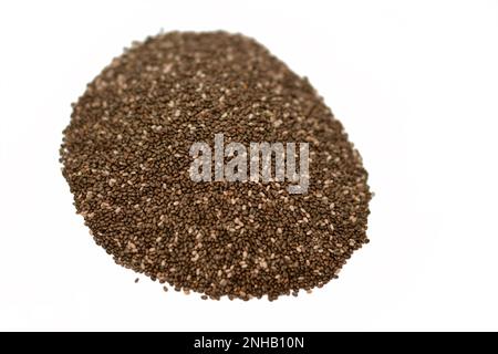 Semi di chia essiccati ad alto contenuto di fibre alimentari, vitamine, minerali, proteine, grassi e carboidrati, Ricco in vitamine di B, tiamina e niacina, it' Foto Stock