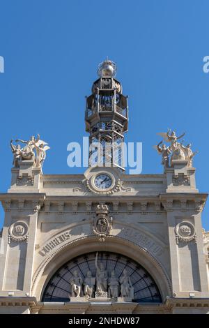 VALENCIA, Spagna - 27 febbraio : Post storico edificio di uffici nella piazza del Municipio di Valencia Spagna il 27 febbraio 2019 Foto Stock