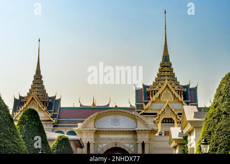 Gold Pagodas Towers Entrance Gate Grand Palace Bangkok Thailand Palace era un complesso di edifici e casa del re di Thailandia from1782 a 1925 Foto Stock