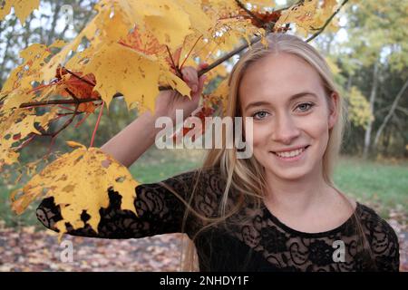 una passeggiata con un modello amatoriale Foto Stock