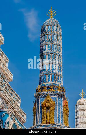 Torre di porcellana blu Prang Grand Palace Bangkok Thailandia una delle otto torri per diverse sette buddiste Palazzo era la casa del re di Thailandia from1782 Foto Stock