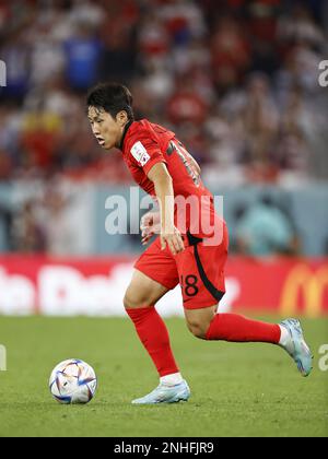 DOHA - Kang-in Lee of Korea Republic durante la Coppa del mondo FIFA Qatar 2022 gruppo H partita tra Corea del Sud e Portogallo al Education City Stadium il 2 dicembre 2022 a Doha, Qatar. AP | Olandese altezza | MAURICE DI PIETRA Foto Stock