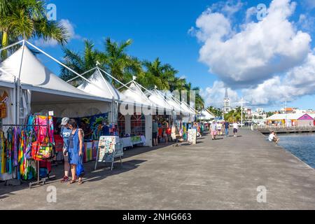 Bancarelle di artigianato in banchina, Fort-de-France, Martinica, piccole Antille, Caraibi Foto Stock