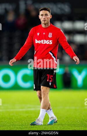 Swansea, Regno Unito. 21st Feb, 2023. Incontro del campionato EFL Skybet, Swansea City contro Stoke City al Swansea.com° stadio di Swansea, Galles, martedì 21st febbraio 2023. Questa immagine può essere utilizzata solo per scopi editoriali. Solo per uso editoriale, licenza richiesta per uso commerciale. Non è utilizzabile nelle scommesse, nei giochi o nelle pubblicazioni di un singolo club/campionato/giocatore. pic di Lewis Mitchell/Andrew Orchard sports photography/Alamy Live news Credit: Andrew Orchard sports photography/Alamy Live News Foto Stock