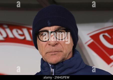 Torino, 20th febbraio 2023. Davide Ballardini Capo allenatore del Cremonese americano guarda avanti prima di iniziare la Serie A partita allo Stadio Grande Torino, Torino. L'immagine di credito dovrebbe essere: Jonathan Moskrop / Sportimage Foto Stock