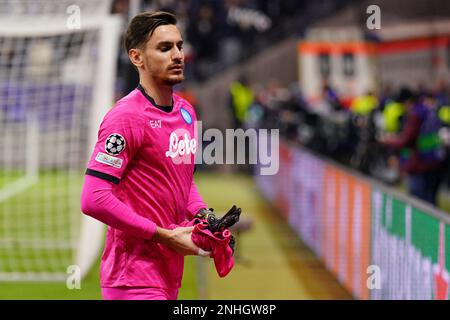 FRANCOFORTE, GERMANIA - 21 FEBBRAIO: Alex Meret di SSC Napoli durante la UEFA Champions League Round di 16 tappa una partita tra Eintracht Francoforte e SSC Napoli allo Stadion di Francoforte il 21 febbraio 2023 a Francoforte, Germania (Foto di René Nijhuis/Orange Pictures) Credit: Orange Pics BV/Alamy Live News Foto Stock