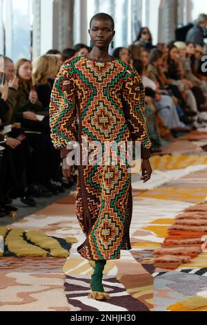 New York, Stato di Vereinigte. 12th Feb, 2023. ULLA JOHNSON Autunno-Inverno 2023-2024 Runway durante la settimana della moda di New York il 2023 febbraio - New York; USA 12/02/2023 Credit: dpa/Alamy Live News Foto Stock