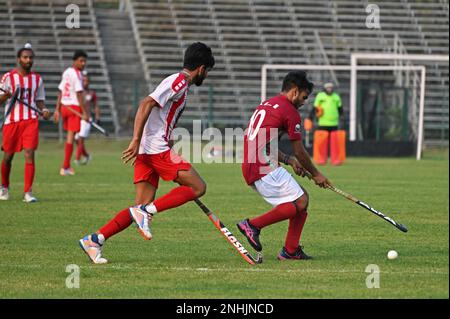 India. 21st Feb, 2023. Azione dei giocatori di Hockey in Calcutta Hockey League, 2023 a Kolkata. (Credit Image: © Suraranjan Nandi/Pacific Press via ZUMA Press Wire) SOLO PER USO EDITORIALE! Non per USO commerciale! Foto Stock