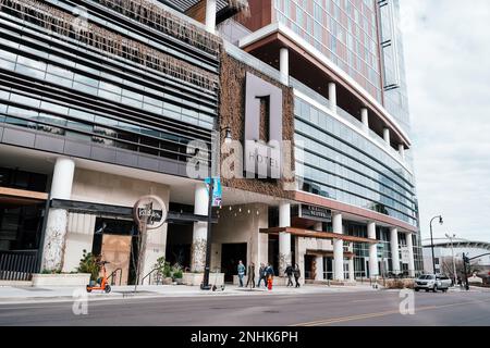 Il 1 Hotel Nashville è un hotel di lusso sostenibile in cui sono ammessi gli animali domestici situato nel centro di Nashville, Tennessee Foto Stock