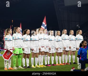 Angers, Francia. 21st Feb, 2023. Angers, Francia, febbraio 21th 2023: Giocatori della Norvegia durante l'inno nazionale prima della partita internazionale amichevole tra la Francia e la Norvegia allo stadio Raymond Kopa di Angers, Francia (Ane Frosaker/SPP) Credit: SPP Sport Press Photo. /Alamy Live News Foto Stock