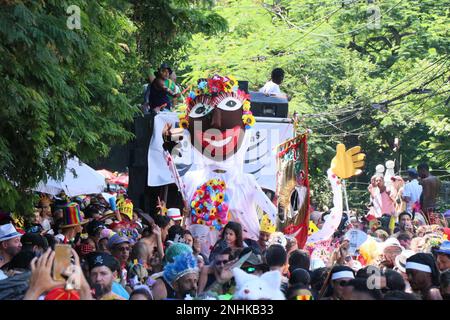 Rio de Janeiro, Brasile. Rio de Janeiro, Rio de Janeiro, Brasile. 21st Feb, 2023. (INT) Bloco das Carmelitas durante il Carnevale di strada a Rio de Janeiro. 21 febbraio 2023, Rio de Janeiro, Brasile: I festaioli partono in processione lungo le pendici delle strade di Santa Tereza l'ultimo giorno di rivelazione, al Bloco das Carmelitas, martedì (21). Foto Stock