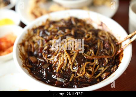 Salsa coreana di fagioli neri spaghetti piatto tradizionale primo piano cibo Foto Stock