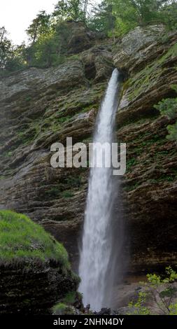 Cascate di Pericnik (Slap Pericnik) nel Parco Nazionale del Triglav, Slovenia. Foto Stock