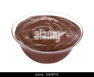 Ciotola di deliziosa crema di cioccolato isolata su bianco Foto Stock