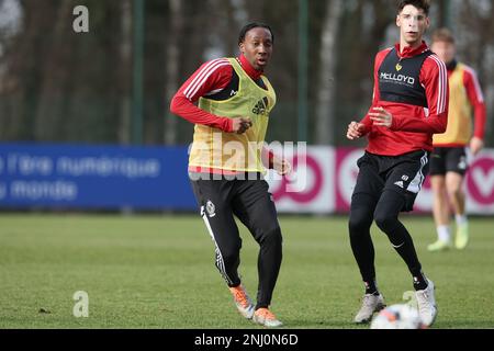 I giocatori di Standard hanno illustrato durante una sessione di allenamento aperto della squadra di calcio belga Standard de Liege, mercoledì 22 febbraio 2023 a Liegi, in preparazione del gioco di questa settimana nel concorso nazionale. I fan sono invitati a partecipare a questo corso, durante le vacanze scolastiche. FOTO DI BELGA BRUNO FAHY Foto Stock