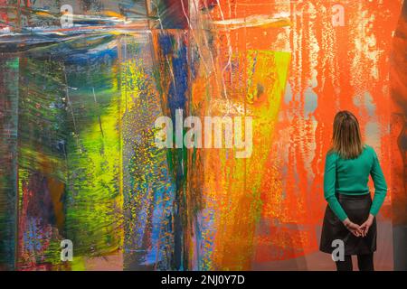 Londra, Regno Unito. 22 febbraio 2023. Gerhard Richter, Abstraktes Bild. (Preventivo su richiesta). Anteprima stampa dell'asta di Arte moderna e Contemporanea presso Soteby's la vendita si svolge il 1 marzo presso Soteby's London Credit: amer Ghazzal/Alamy Live News Foto Stock