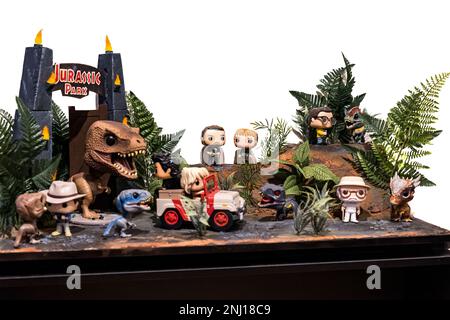 Alcala de Henares, Spagna. Gennaio 7, 2023. Diorama realizzato con personaggi funko pop del film jurassic Park, sia personaggi che dinosauri. Foto Stock