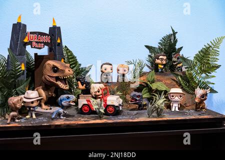 Alcala de Henares, Spagna. Gennaio 7, 2023. Diorama realizzato con personaggi funko pop del film jurassic Park, sia personaggi che dinosauri. Foto Stock