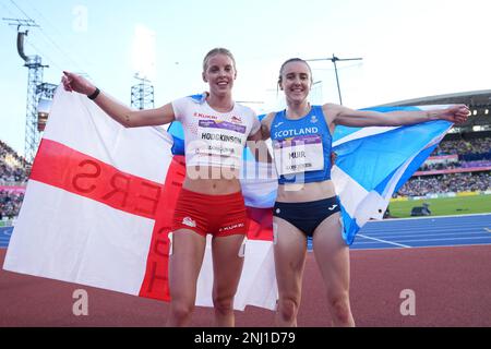 Foto del file datata 06-08-2022 di Keely Hodgkinson (a sinistra) e Laura Muir, che guiderà la ricerca medaglia della Gran Bretagna nella squadra annunciata per i Campionati europei indoor a Istanbul. Data di emissione: Martedì 22 febbraio 2023. Foto Stock