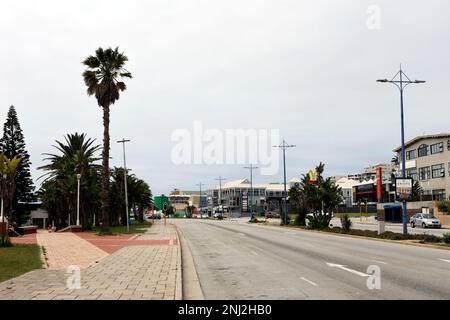 Strada della spiaggia in Gqeberha (Port Elizabeth), Sudafrica. Foto Stock