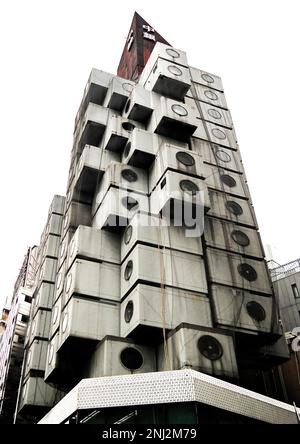 Tokyo, Giappone - Settembre 2017: Edificio della Torre della capsula di Nakagin creato nel 1972 dall'architetto giapponese Kisho Kurokawa a Shimbashi Foto Stock