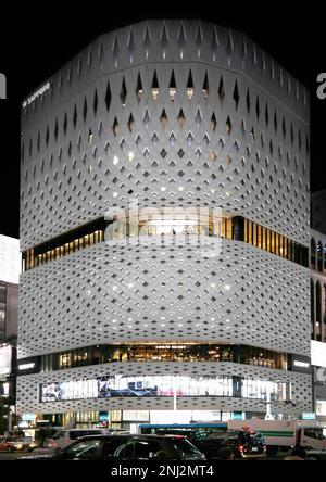 Tokyo, Giappone - Settembre 2017: Nissan Concept flagship store building e la sua facciata parametrica a Ginza progettata da Klein Dytham Foto Stock