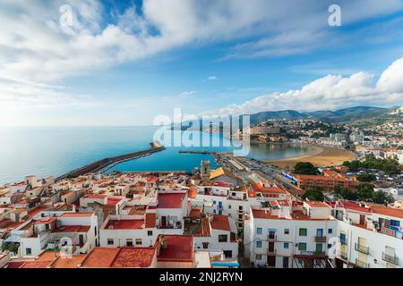 Dal castello si affaccia sui tetti di Pensicola fino al porto Foto Stock