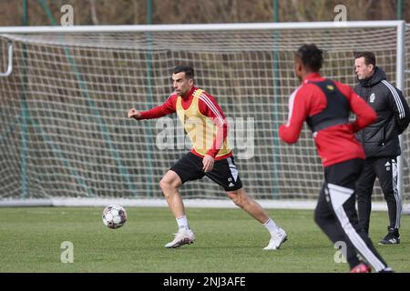 Standard's Noe Dussenne nella foto durante una sessione di allenamento aperto della squadra di calcio belga Standard de Liege, mercoledì 22 febbraio 2023 a Liegi, in preparazione del gioco di questa settimana nel concorso nazionale. I fan sono invitati a partecipare a questo corso, durante le vacanze scolastiche. FOTO DI BELGA BRUNO FAHY Foto Stock