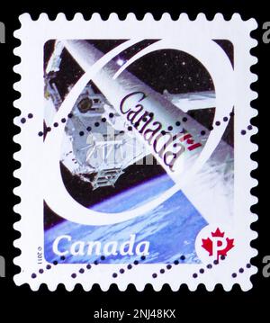 MOSCA, RUSSIA - 15 FEBBRAIO 2023: Francobollo stampato in Canada mostra Canadarm, Canadian Pride - Definitives serie, circa 2011 Foto Stock