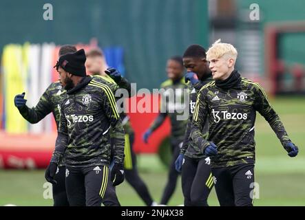 Alejandro Garnacho del Manchester United (a destra) durante una sessione di allenamento presso l'Aon Training Complex di Manchester. Data immagine: Mercoledì 22 febbraio 2023. Foto Stock