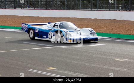 A 1983, Porsche 956, in una speciale dimostrazione in pista, festeggiando i 40 anni del Gruppo C, al Silverstone Classic 2022 Foto Stock