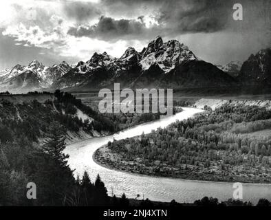 ANSEL ADAMS (1902-1984) fotografo di paesaggi americano. La sua immagine del 1942 i Teloni e il fiume Snake. Foto Stock