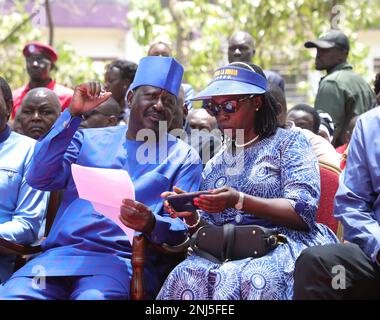 Nairobi, Kenya. 22nd Feb, 2023. Azimio la Umoja leader del partito Raila Odinga e Narc Kenia leader del partito Martha Karua visto durante il raduno di preghiera nazionale Azimio al Giardino di Jevanjee. L'ex primo ministro ha affermato che condurrà azioni di massa in 14 giorni se le loro richieste, tra cui la riduzione del costo della vita, non vengono soddisfatte dal governo del presidente William Ruto. Credit: SOPA Images Limited/Alamy Live News Foto Stock