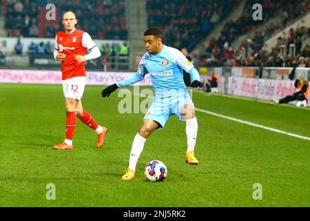 AESSEAL New York Stadium, Rotherham, Inghilterra - 21st febbraio 2023 Jewison Bennette (19) di Sunderland - durante il gioco Rotherham contro Sunderland, Sky Bet Championship, 2022/23, AESSEAL New York Stadium, Rotherham, Inghilterra - 21st febbraio 2023 Credit: Arthur Haigh/WhiteRosePhotos/Alamy Live News Foto Stock